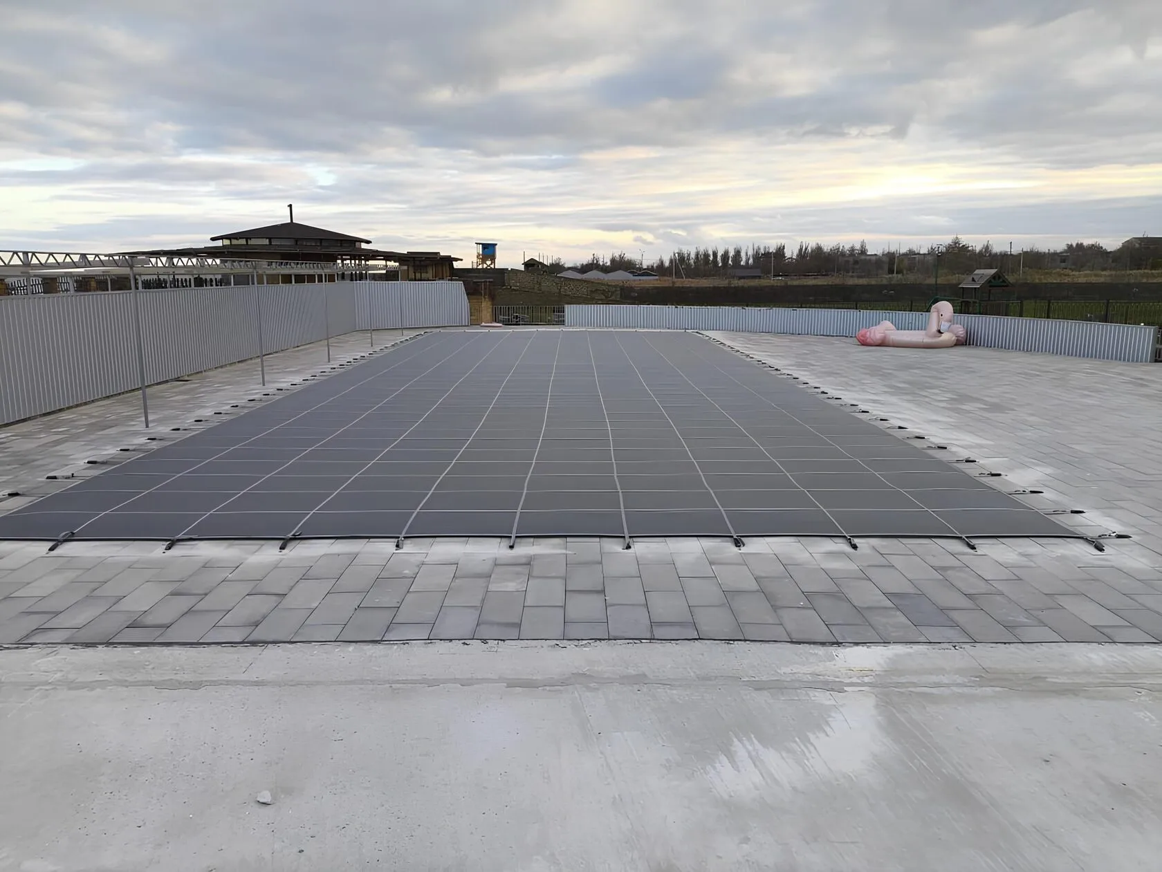 Защитное покрывало для бассейна в Гатчине